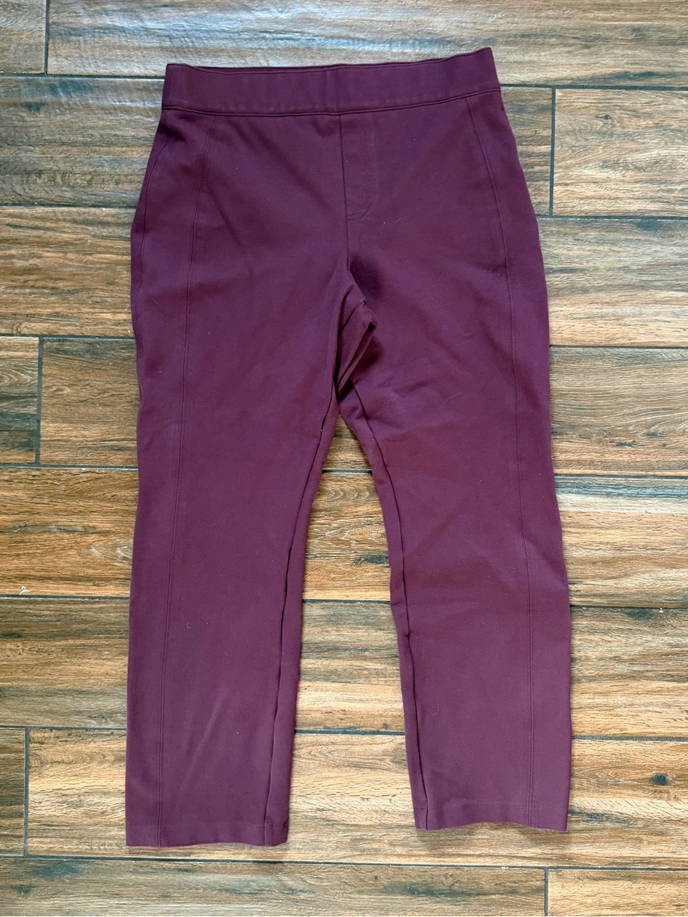 Spanx leggings. Burgundy wine color. Size large. Faux back pockets. Size L - Picture 3 of 4